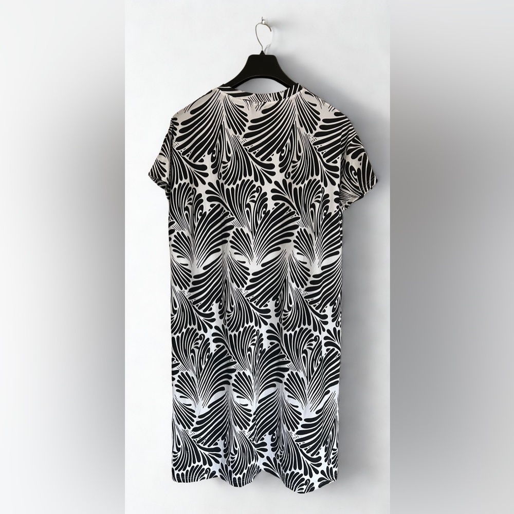 Black and White Patterned Dress - Picture 3 of 3